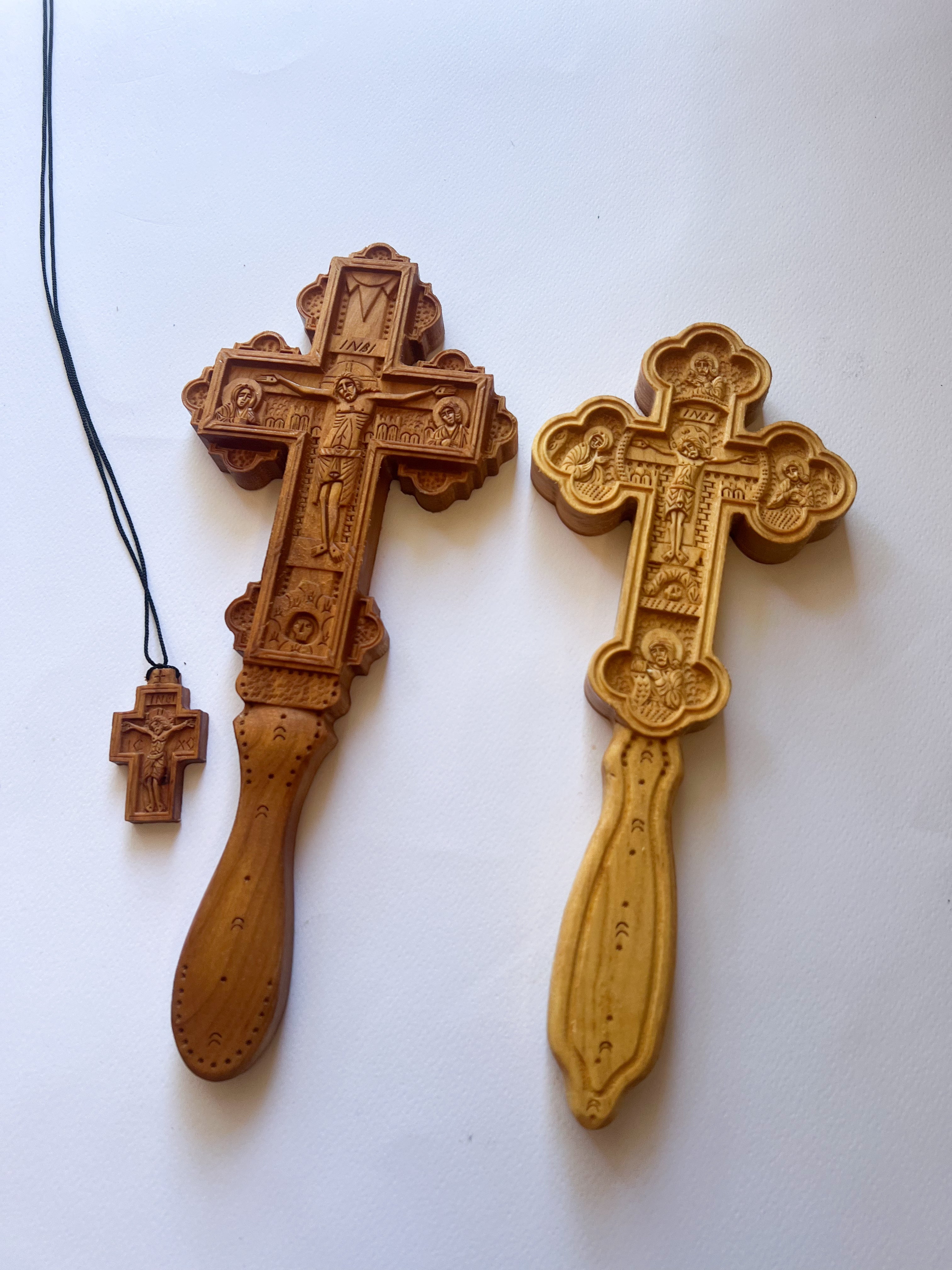 Icoane Argintate și Sculptură Manuală