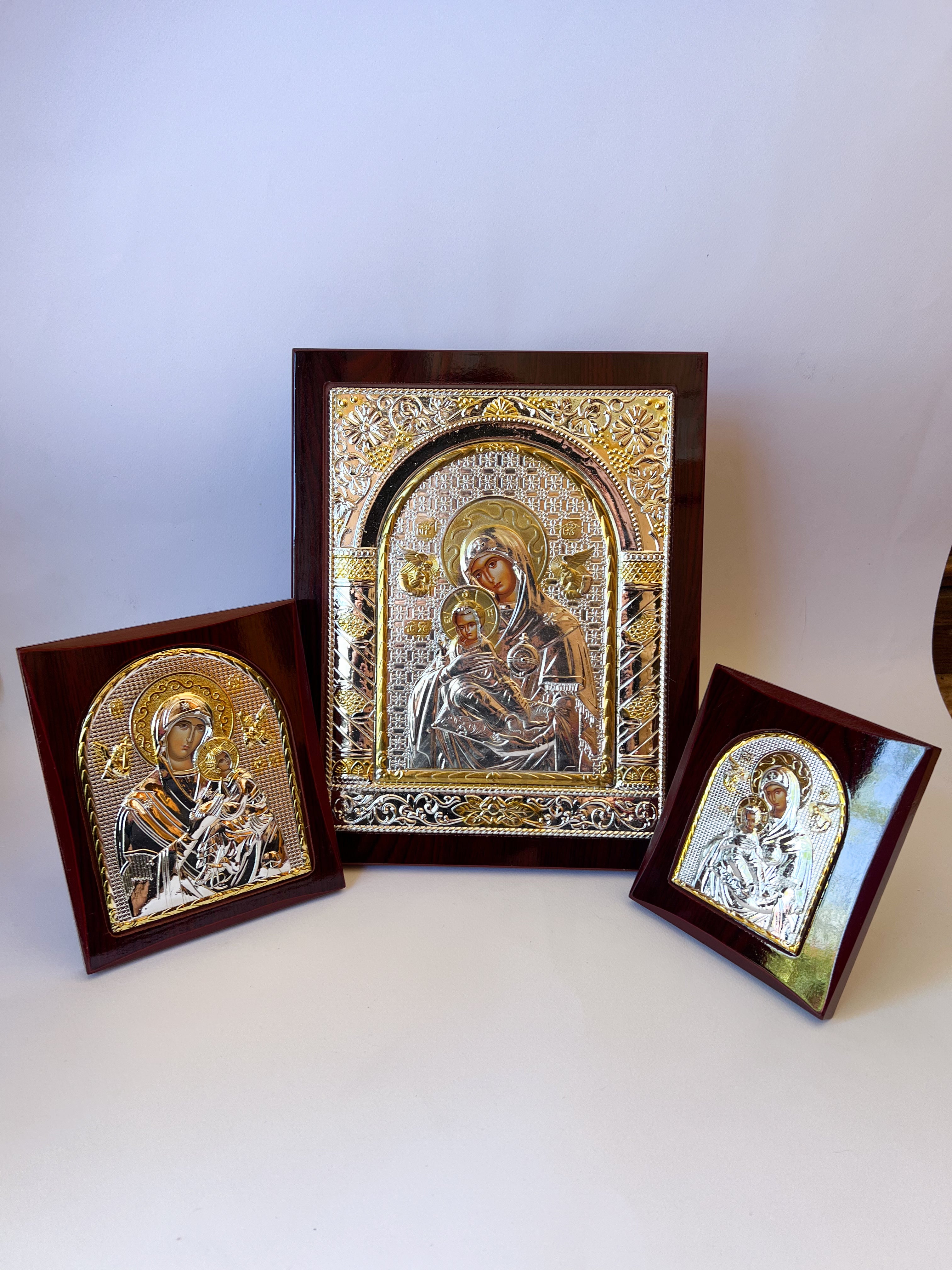 Icoane Argintate și Sculptură Manuală