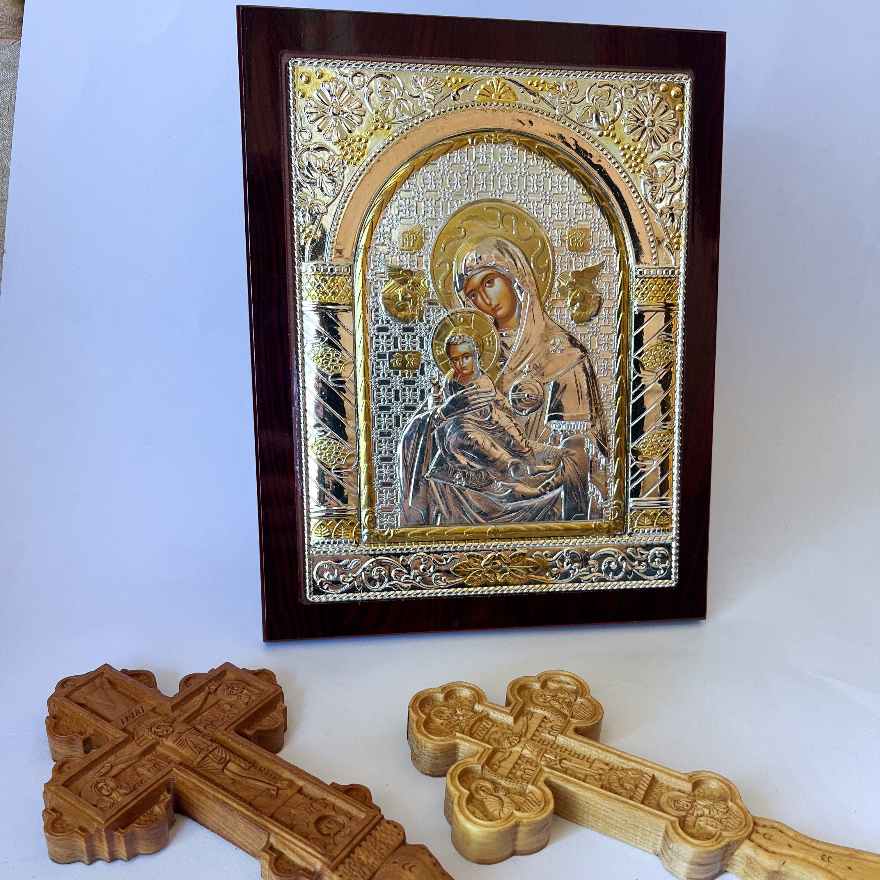 Icoane Argintate și Sculptură Manuală