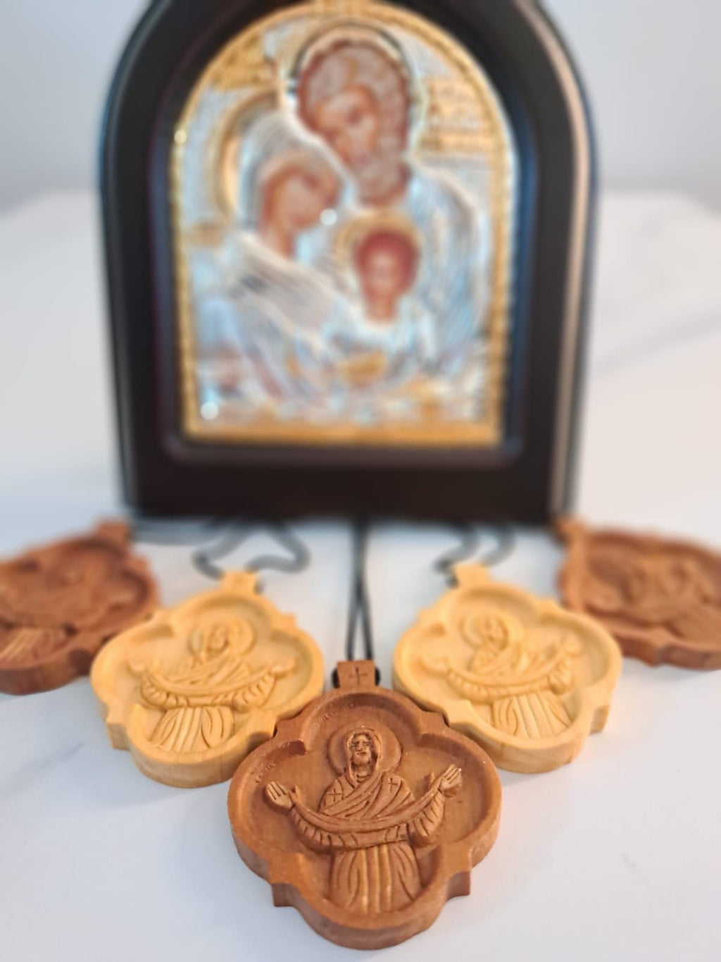 Medalion de purtat la gât | Sculptură manuală în lemn